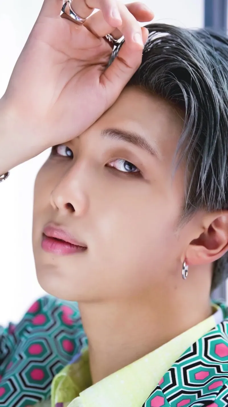 7 Music Videos Where the Ice Did All the Talking